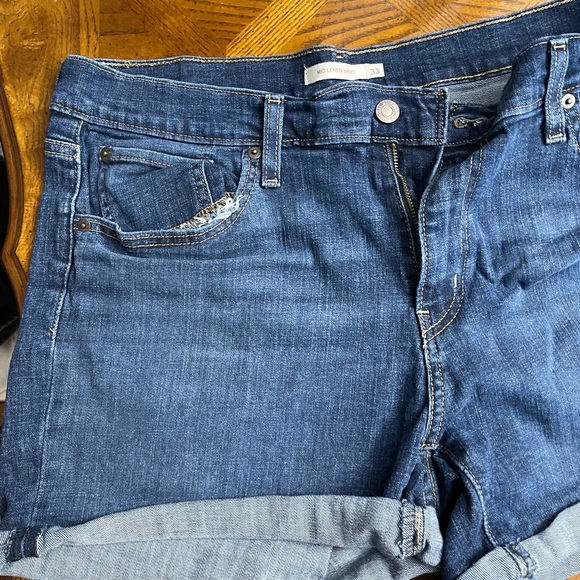 Levi Jean shorts - Picture 2 of 4